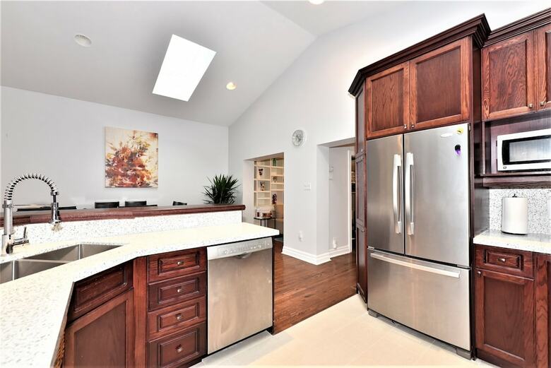 Lavish 4br House With Ravine Backyard
