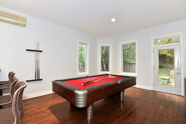 Lavish 4br House With Ravine Backyard