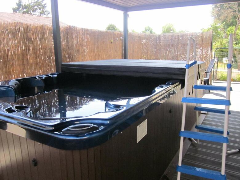 Hotel Chambres Dans Maison de Vacances Avec Spa Ext�rieur