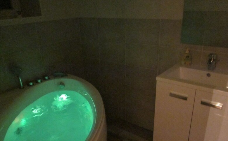 Hotel Chambres Dans Maison de Vacances Avec Spa Ext�rieur