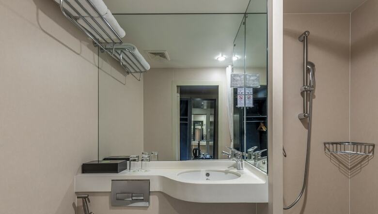 Hotel Zen Premium Magallanes Makati