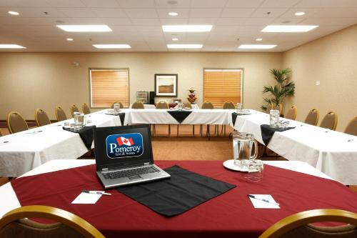 Hotel Pomeroy Inn And Suites