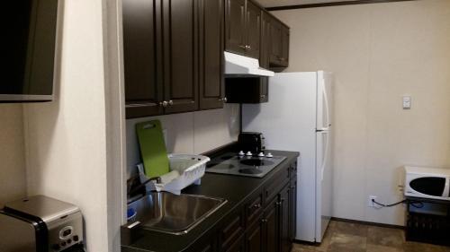 Motel Bear's Den Lodge