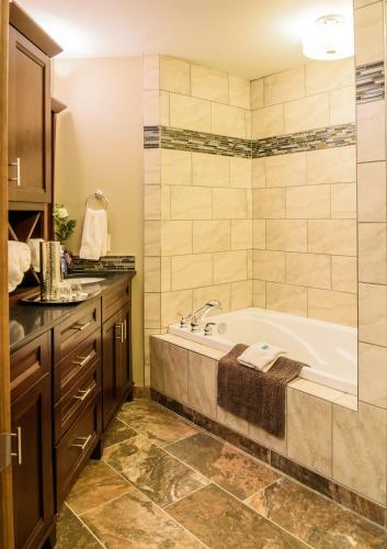 Noble House Suites B&B