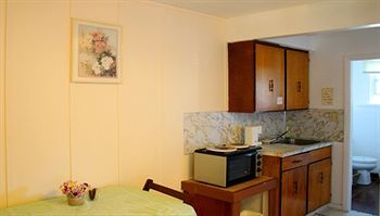 Cozy Court Motel