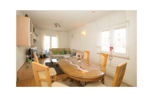 Two-bedroom Apartment In Kastel Sucurac