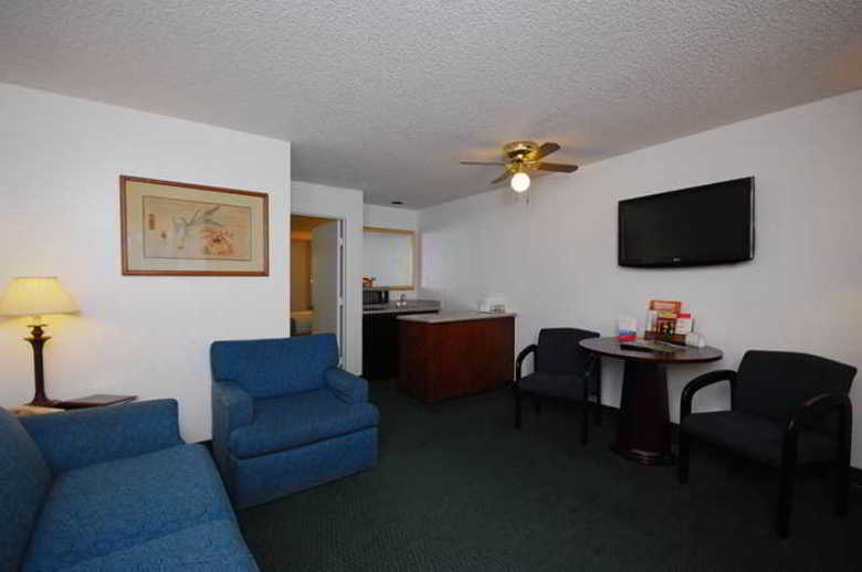 Hotel Ramada Inn & Suites Foothills