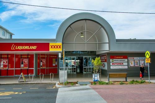 Spectacular Unit Overlooking Pumicestone Passage - Welsby Pde, Bongaree