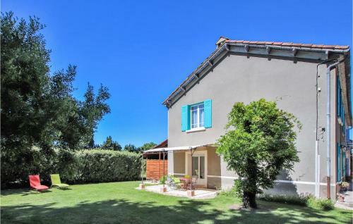 Three-bedroom Holiday Home In Verquieres