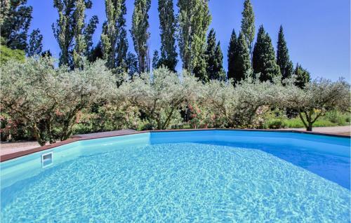 Three-bedroom Holiday Home In Verquieres