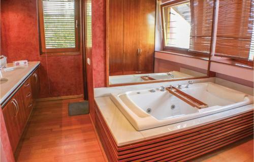 Five-bedroom Apartment In Porto Rafti, Attiki
