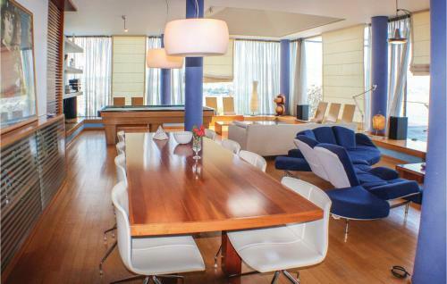 Five-bedroom Apartment In Porto Rafti, Attiki