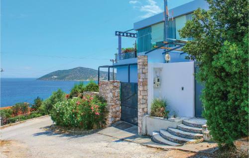 Five-bedroom Apartment In Porto Rafti, Attiki