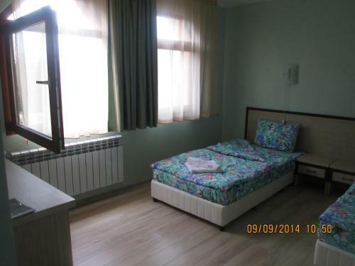 Hotel Emaly Green