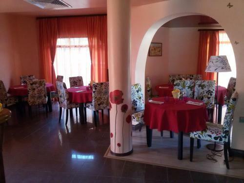 Hotel Emaly Green