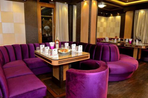 Hotel Emaly Green