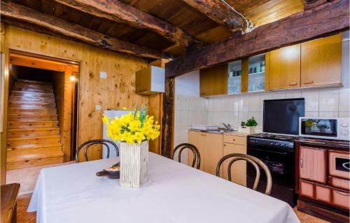 Three-bedroom Holiday Home In Brotnice