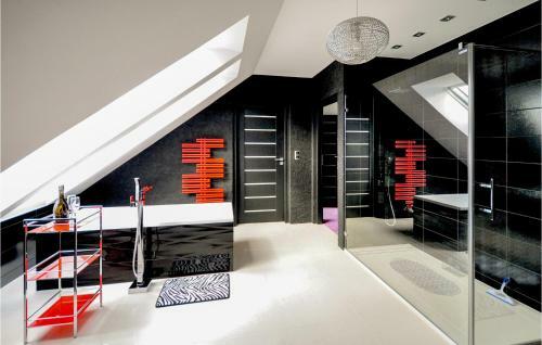 Three-bedroom Holiday Home In Zbychowo