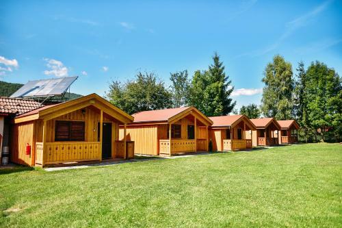 Hostal Zetavar Panzi� �s Kemping