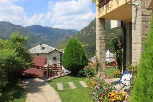 Hostal Kris Guest House