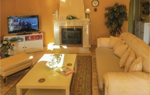Three-bedroom Holiday Home In Benferri