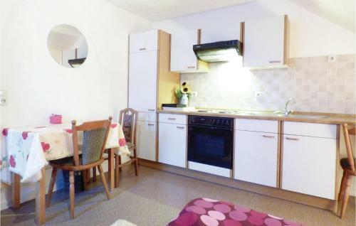 Eighteen-bedroom Holiday Home In Oberstadfeld