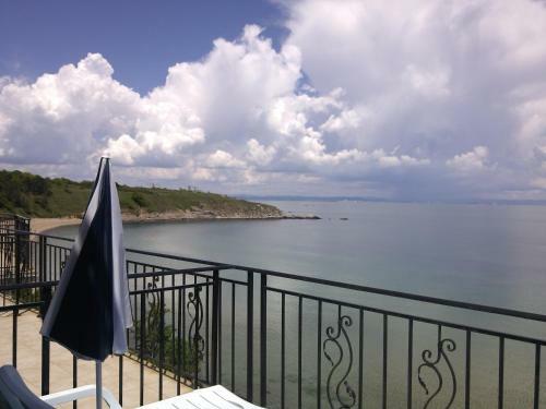 Hostal Villa Lazuren Bryag 2