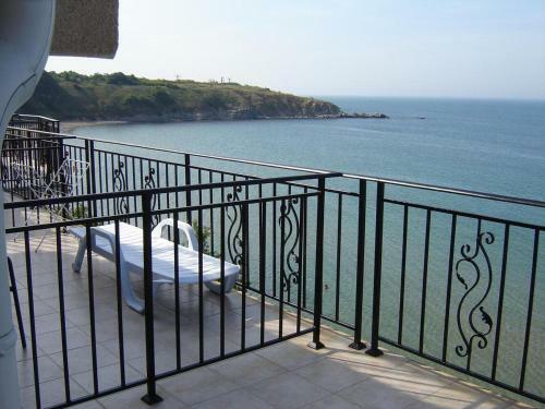 Hostal Villa Lazuren Bryag 2