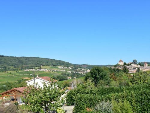 Idyllic Villa In Leynes With Swimming Pool