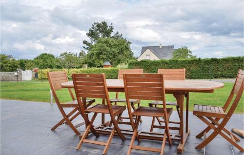 Four-bedroom Holiday Home In Plouezec
