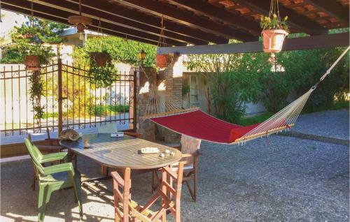 Four-bedroom Holiday Home In Alepochori