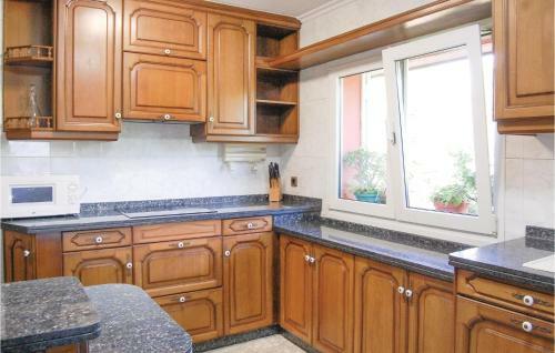 Three-bedroom Holiday Home In Antromero