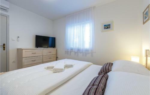 Seven-bedroom Holiday Home In Cacvina