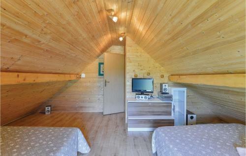 Three-bedroom Holiday Home In Gracac