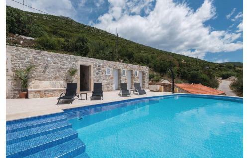 Two-bedroom Holiday Home In Mokalo