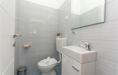 Two-bedroom Holiday Home In Murvica