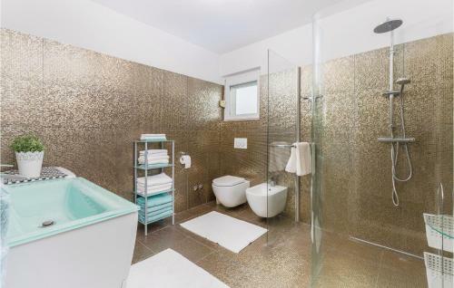 Five-bedroom Holiday Home In Nedescina