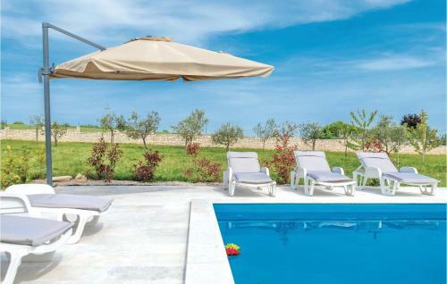 Four-bedroom Holiday Home In Novigrad