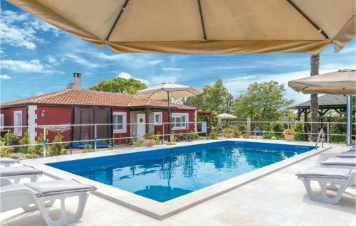 Four-bedroom Holiday Home In Novigrad