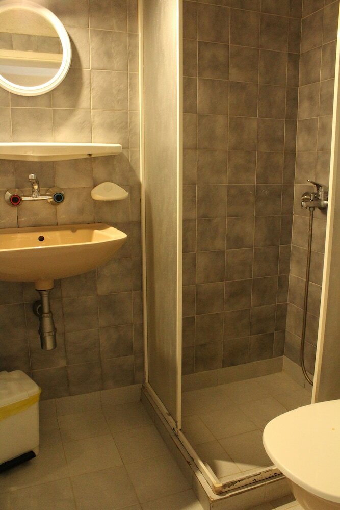 Hostal Repos Guest Rooms