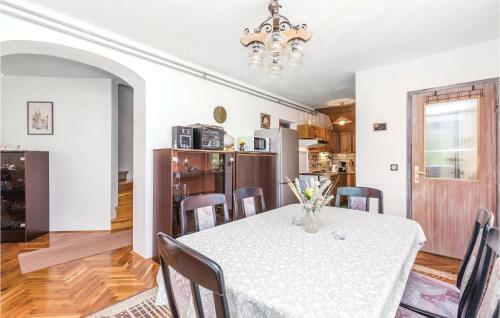Four-bedroom Holiday Home In Plaski
