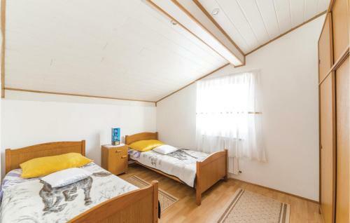 Four-bedroom Holiday Home In Benkovac