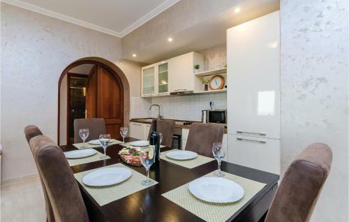 Two-bedroom Holiday Home In Herceg Novi