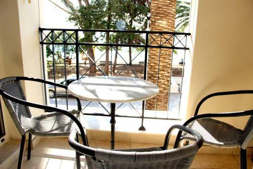 Vasiliki Seaside Apartments