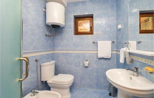 Three-bedroom Apartment In Kamenari