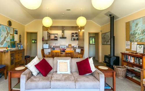 Mahana Lodge Boutique Bed & Breakfast