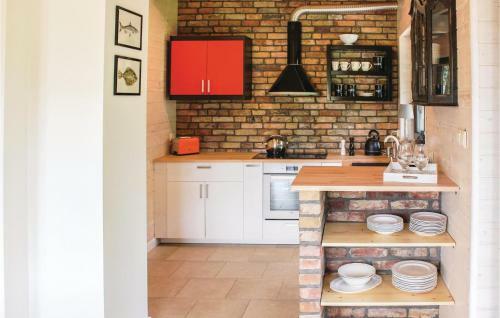 Three-bedroom Holiday Home In Kolczewo