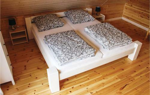 Three-bedroom Holiday Home In Kolczewo