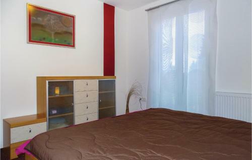 Three-bedroom Holiday Home In Preserje