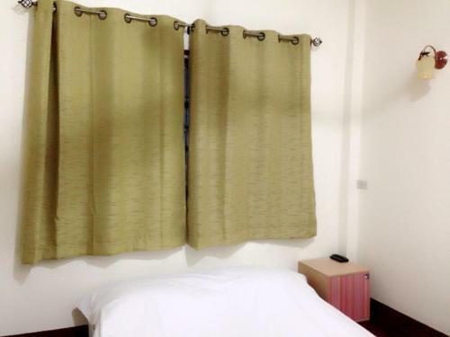 Hostal Plaifah Bungalow Koh Sichang